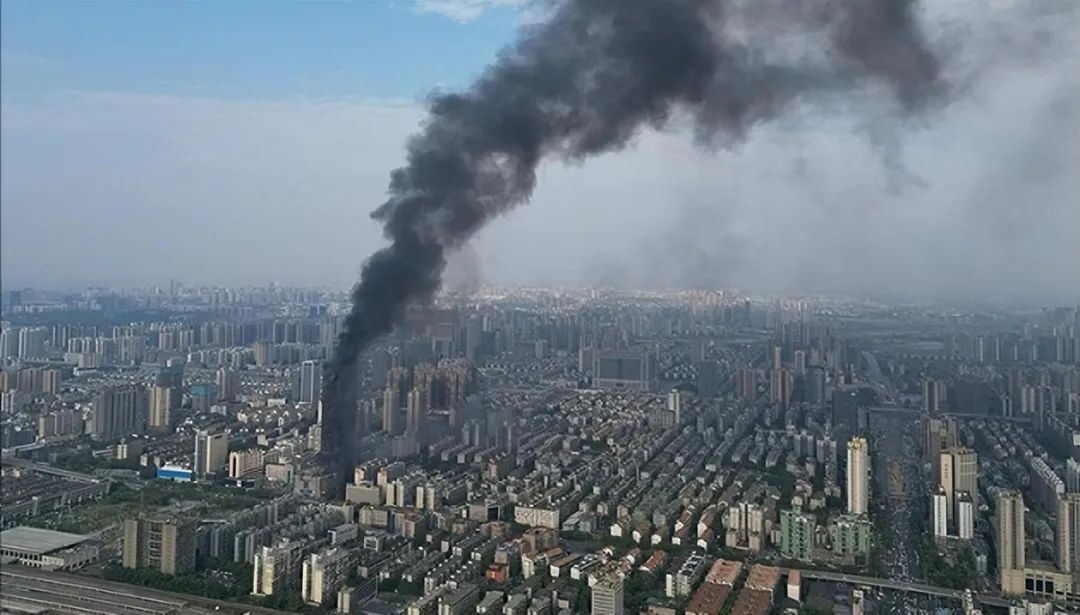 長沙電信大樓起火，消防隱患出自墻體保溫材料